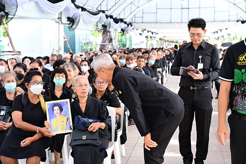 ถวายสักการะพระพันปีหลวง