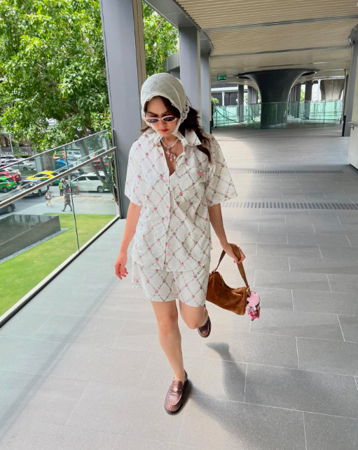 ชมพู่ อารยา แต่งตัวไปสยาม