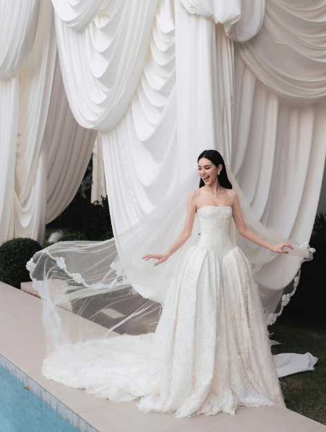 ใหม่ ดาวิกา