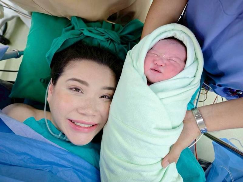 เปิดภาพแรก น้องไอย์ ลูกสาว นนนี่ 