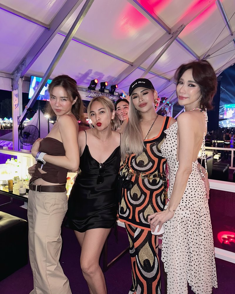 พลอย เฌอมาลย์ ลุคล่าสุด ไปดูคอนเสิร์ต ROLLING LOUD 