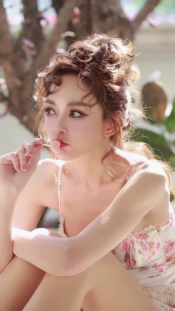 เป้ย ปานวาด นุ่งสั้นโชว์หุ่นสวยสับ หวานละมุน แฝงความเซ็กซี่