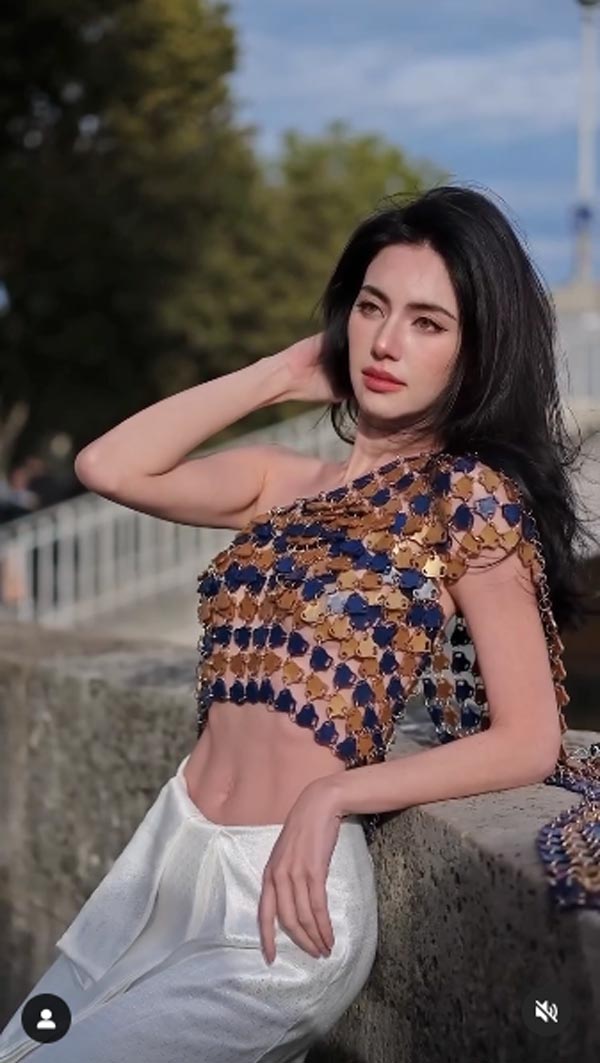 ใหม่ ดาวิกา ชุดไทย