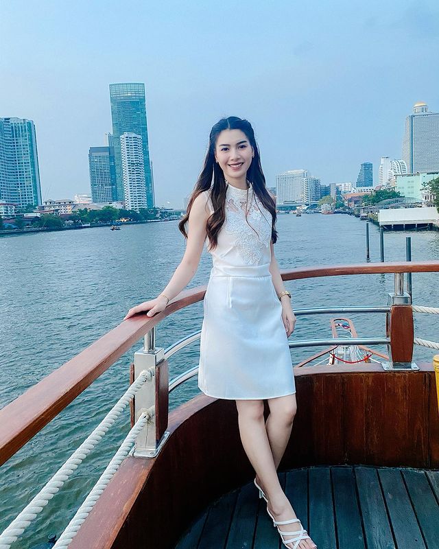 ครูแน็ค กนกลดา