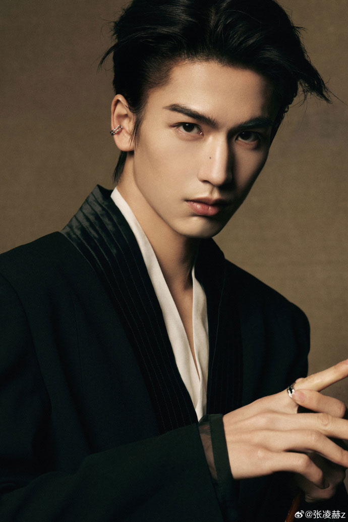 จางหลิงเฮ่อ (Zhang Ling He)