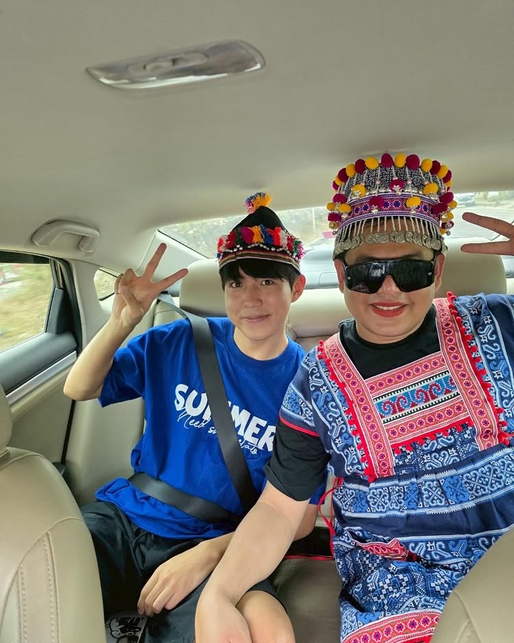 พี่จอง คัลแลน น้องแดน 3 หนุ่มเกาหลี แต่งหล่อใส่สูท ทำเอฟซี กรี๊ดสลบ