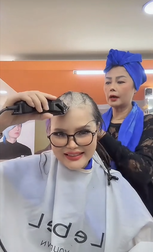 จันทร์จวง น้องสาว พุ่มพวง ดวงจันทร์ โกนผมสู้มะเร็ง