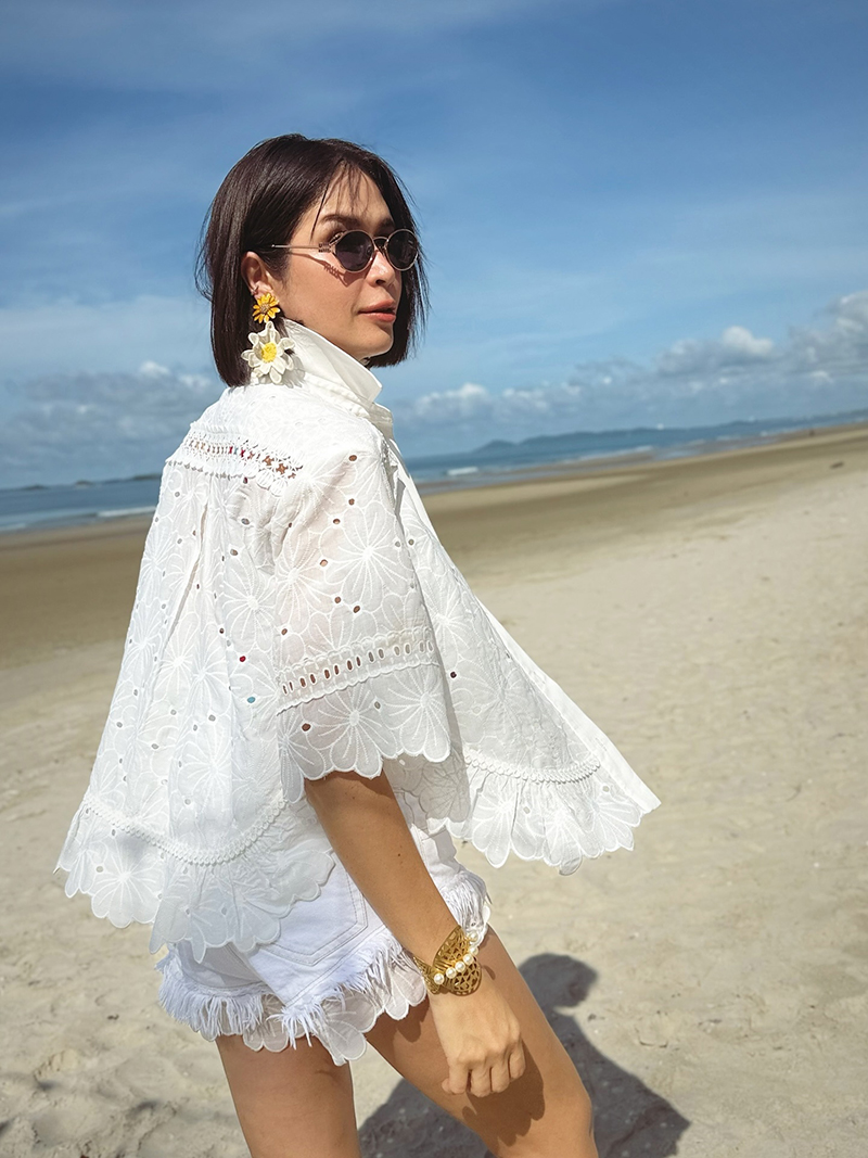 เมย์ มาริษา อวดหุ่นเซี๊ยะในชุดว่ายน้ำ