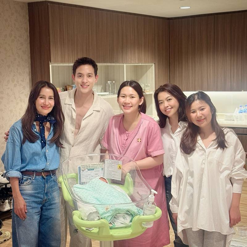 แอน ทองประสม เปิดภาพอุ้มเบบี๋ครั้งแรก