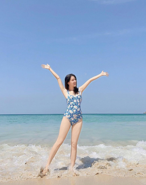 โม อมีนา ดาราชุดว่ายน้ำ
