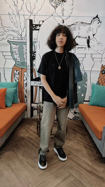 ส่องภาพ ปุ้ย L.กฮ. สมัยหนุ่ม ๆ ลุคผมสั้น คมเข้มไม่เบา