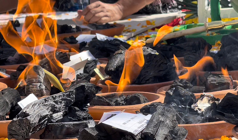 องค์สี่หูห้าตา