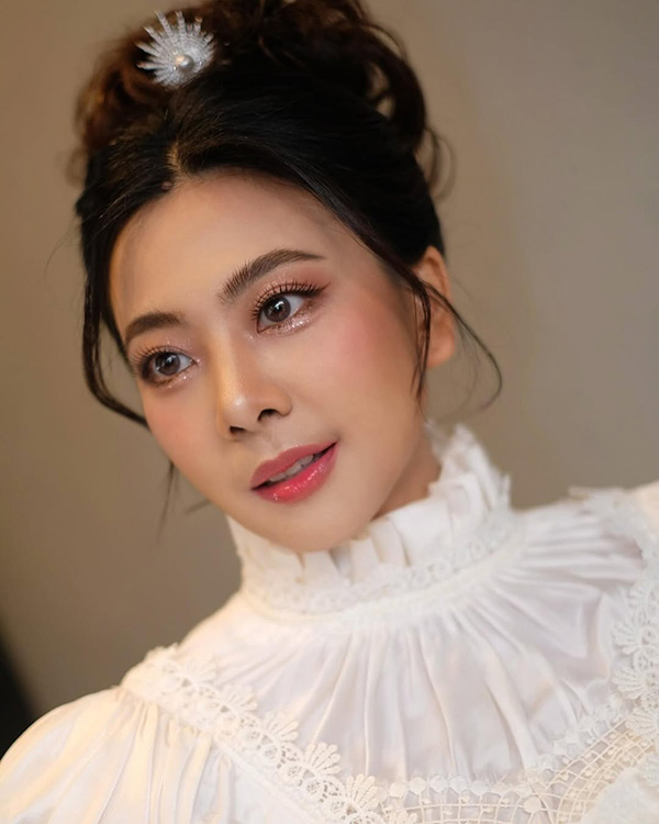 เนย ซินญอริต้า ประวัติ