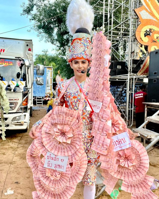 นิว มุกดา ประวัติ