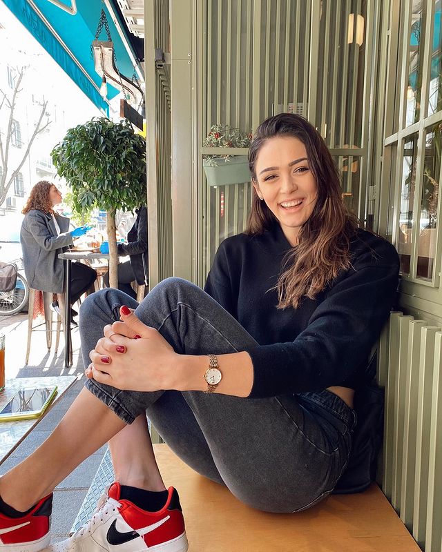 เซห์ร่า กือเนส