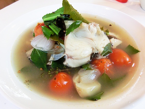 ต้มยำปลาช่อนฝักมะขามอ่อน 