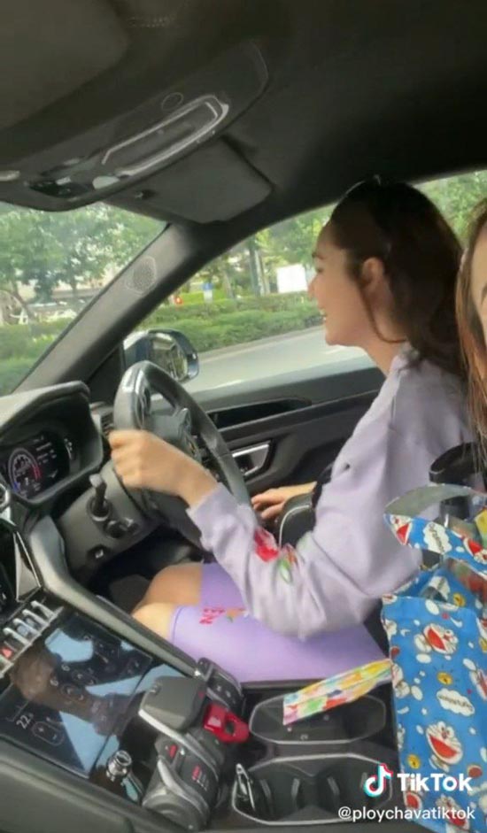 ชมพู่ อารยา พลอย ชวพร