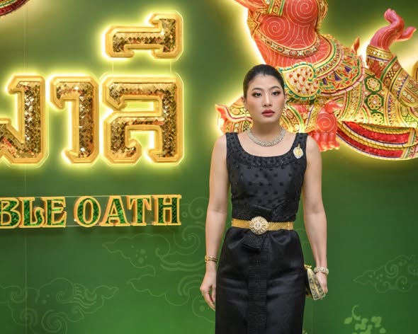 เจ้าฟ้าสิริวัณณวรีฯ ทรงฉลองพระองค์ชุดไทยดุสิต เสด็จไปทอดพระเนตรโขน