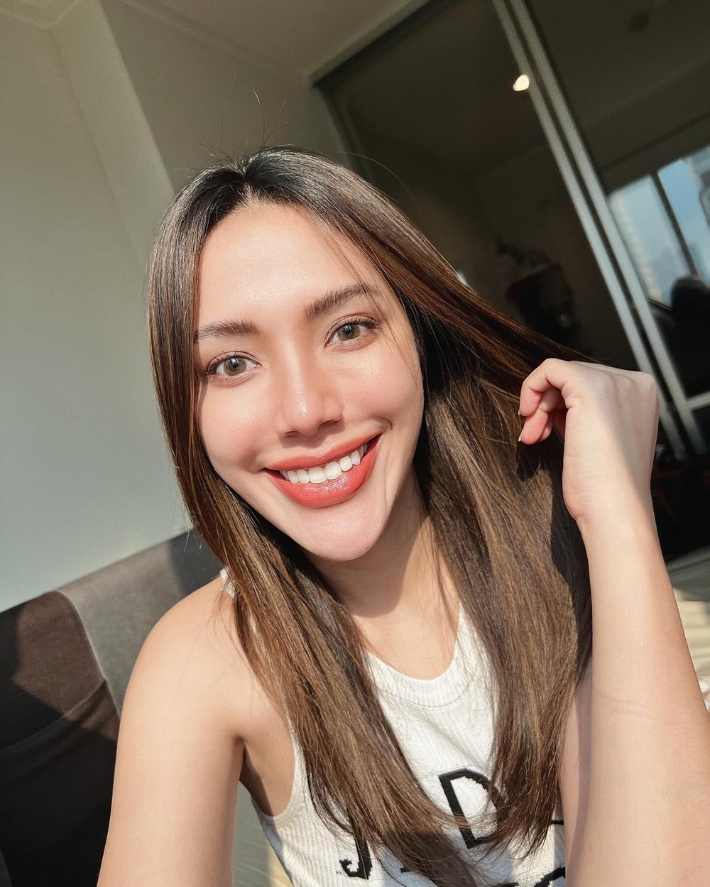 บิว ณัฐพล แจงความสัมพันธ์ มายด์ พัชรบุษย์ หลังมีภาพเปลี่ยนหลอดไฟที่ห้อง