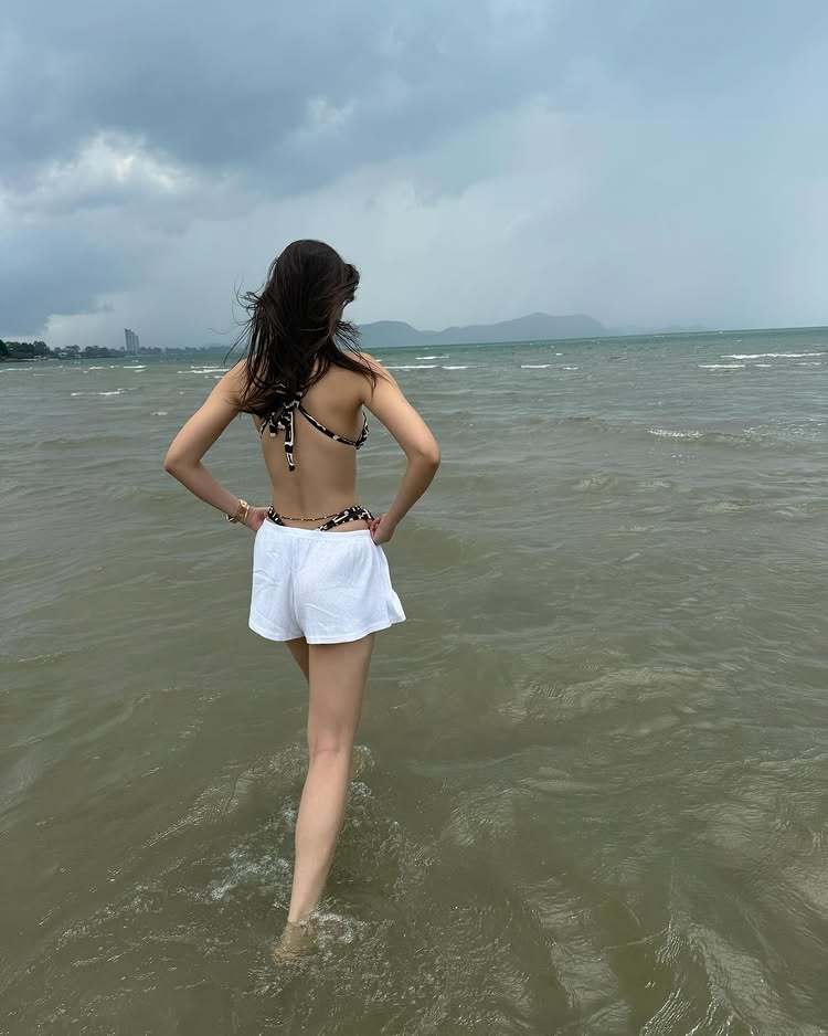 ญาญ่า อุรัสยา ชีเสิร์ฟ นุ่งบิกินี่โชว์แซ่บ อาบแดดที่ฝรั่งเศส