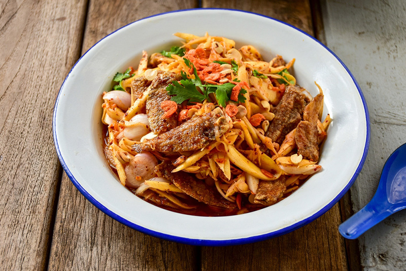 สูตรยำมะม่วงโบราณ อันดับ 9 Google Year in Search 2025 หมวดอาหารและของทานเล่น