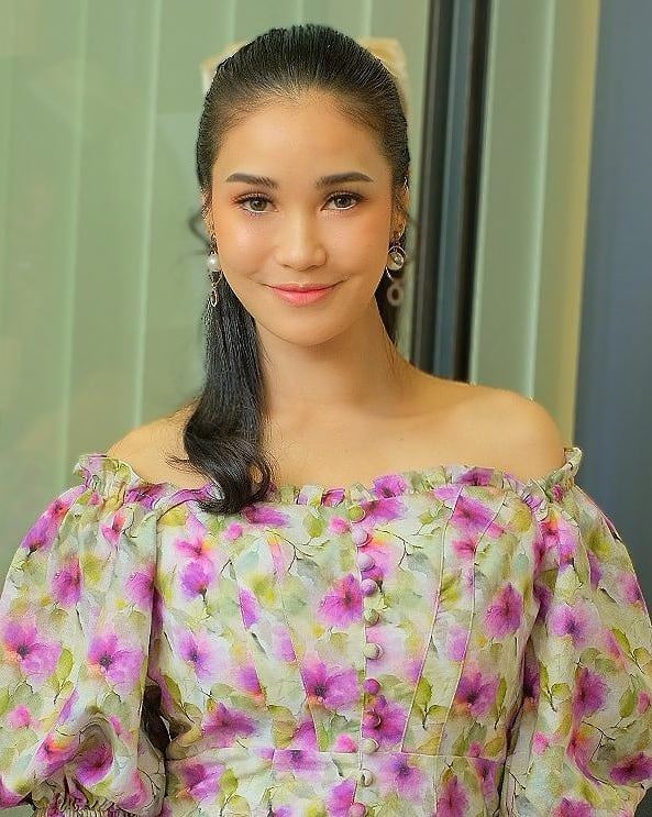 ชมพู่ ก่อนบ่าย