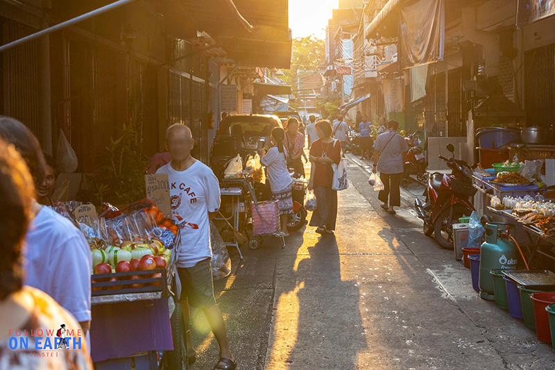 ตลาดตรอกหม้อ เสาชิงช้า