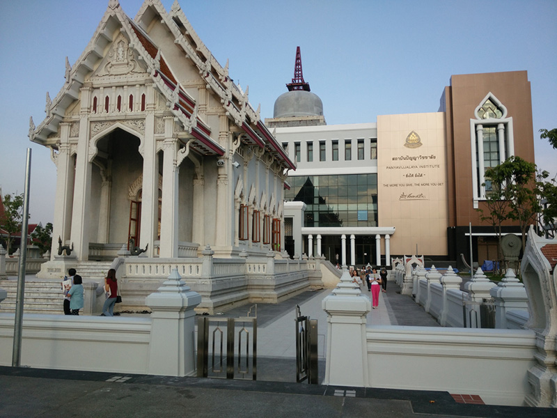 ไหว้พระ 9 วัด ตามเส้นทางรถไฟฟ้าสายสีชมพู วัดชลประทานรังสฤษดิ์