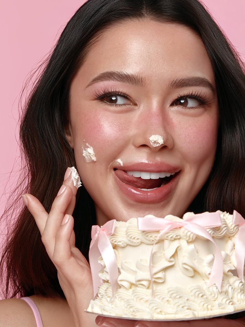 แพทริเซีย กู๊ด ฉลองวันเกิดอายุ 28 ปี เสิร์ฟลุคหวานสวมชุดบอดี้สูทสีชมพู