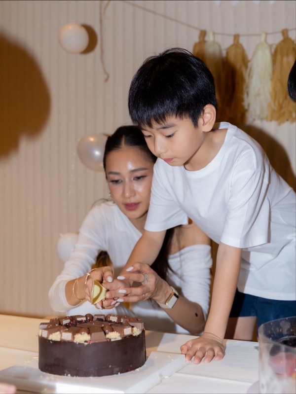  เนย โชติกา จัดปาร์ตี้วันเกิดให้ น้องอคิณ ลูกชายวัย 8 ขวบ 