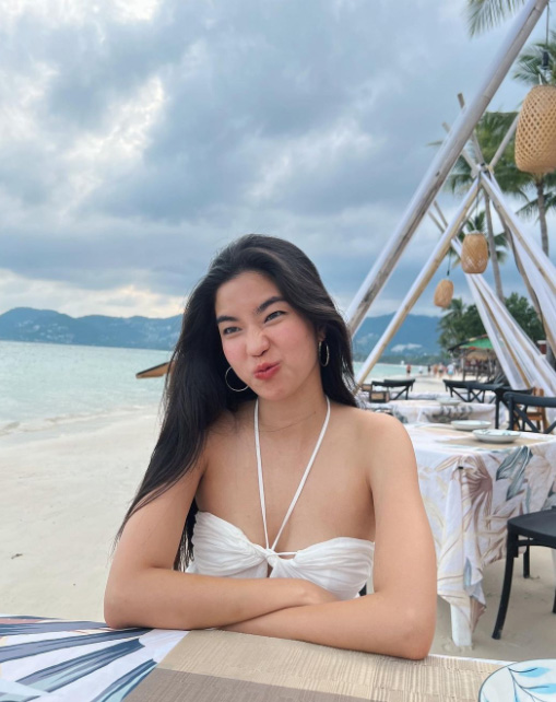 ก้อย อรัชพร กับ 15 ภาพชุดว่ายน้ำเซ็กซี่เบา ๆ สไตล์หมวยแซ่บ