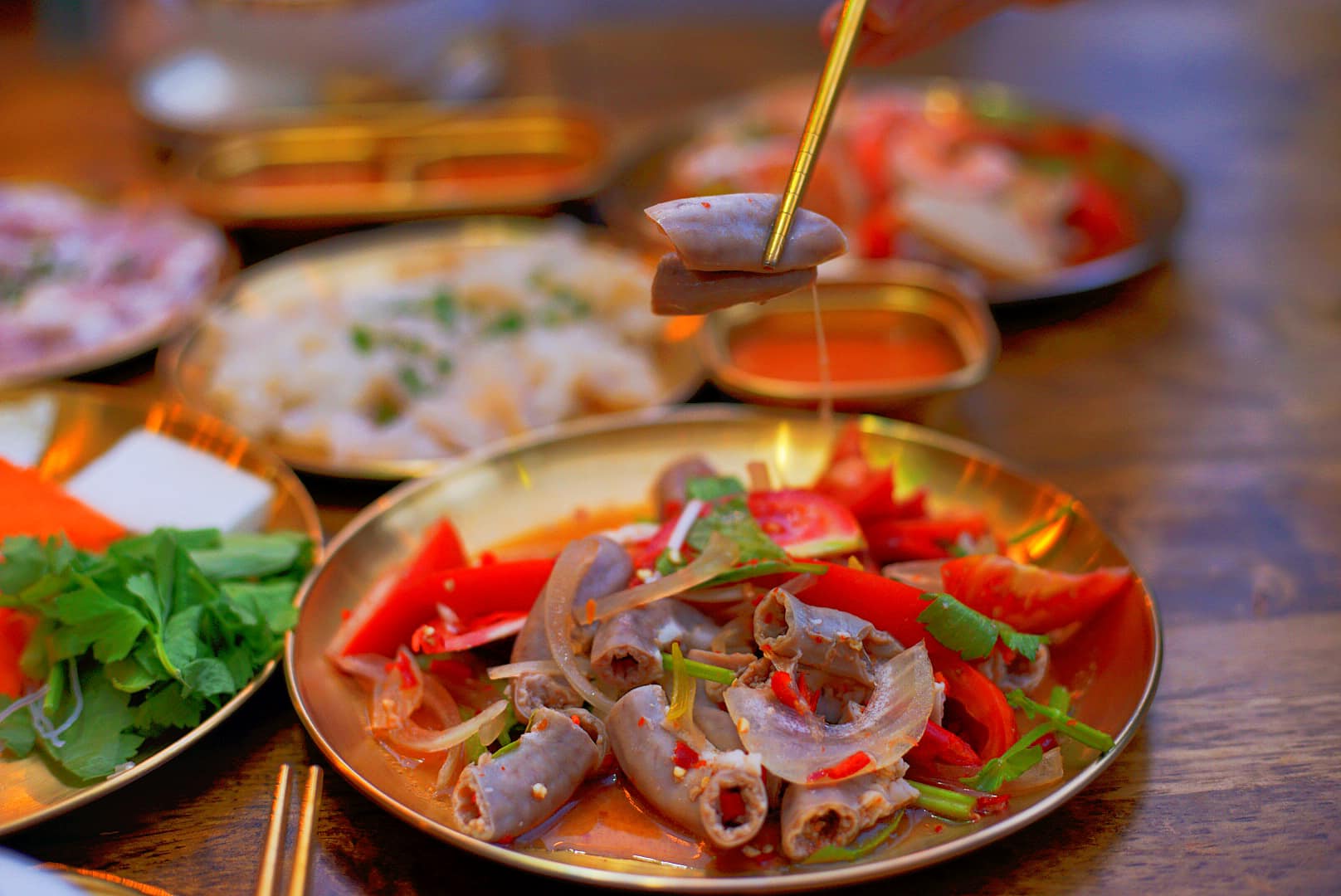 ไม่ว่าง ย่างอยู่