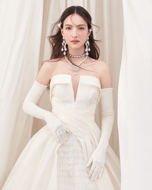 แอนน่า กลึคส์