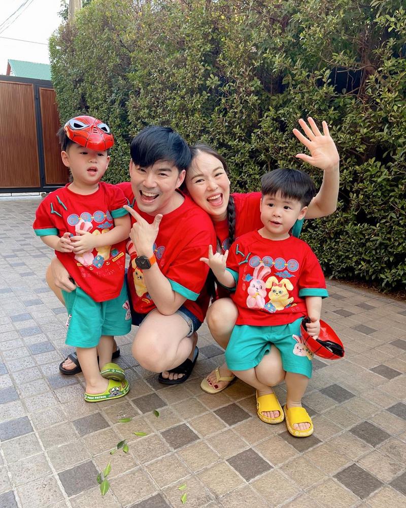 น้องธีร์ น้องพีร์ ลูกพ่อบีม แม่ออย