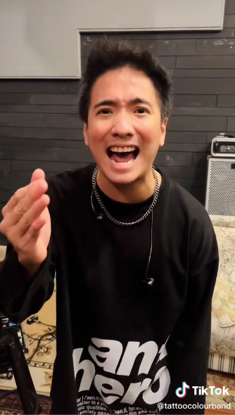 แทททู คัลเลอร์ ทวงท่อนฮุคเพลง ฟ้า