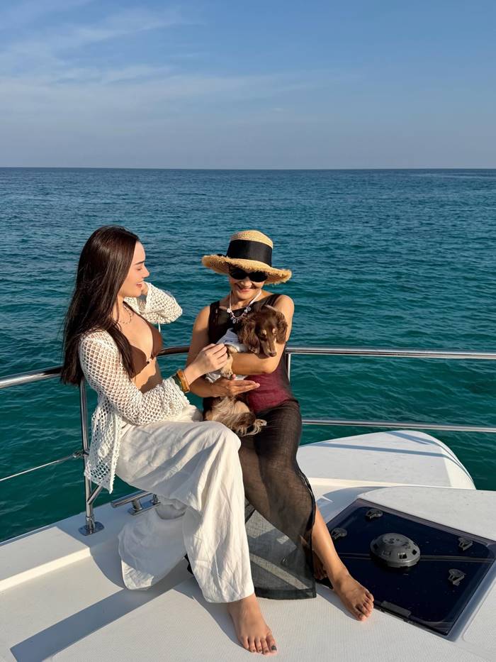 ลิซ่า BLACKPINK ล่องเรือภูเก็ต เดียร์น่า เชอรีน 