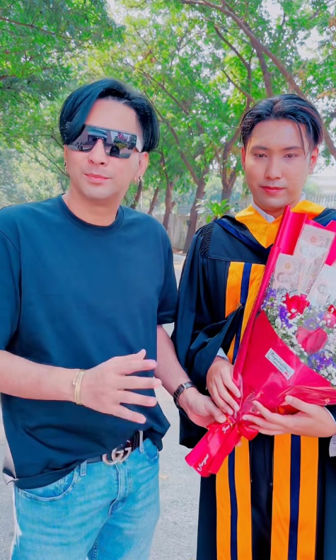 ลูกชาย บอล เชิญยิ้ม รับปริญญา