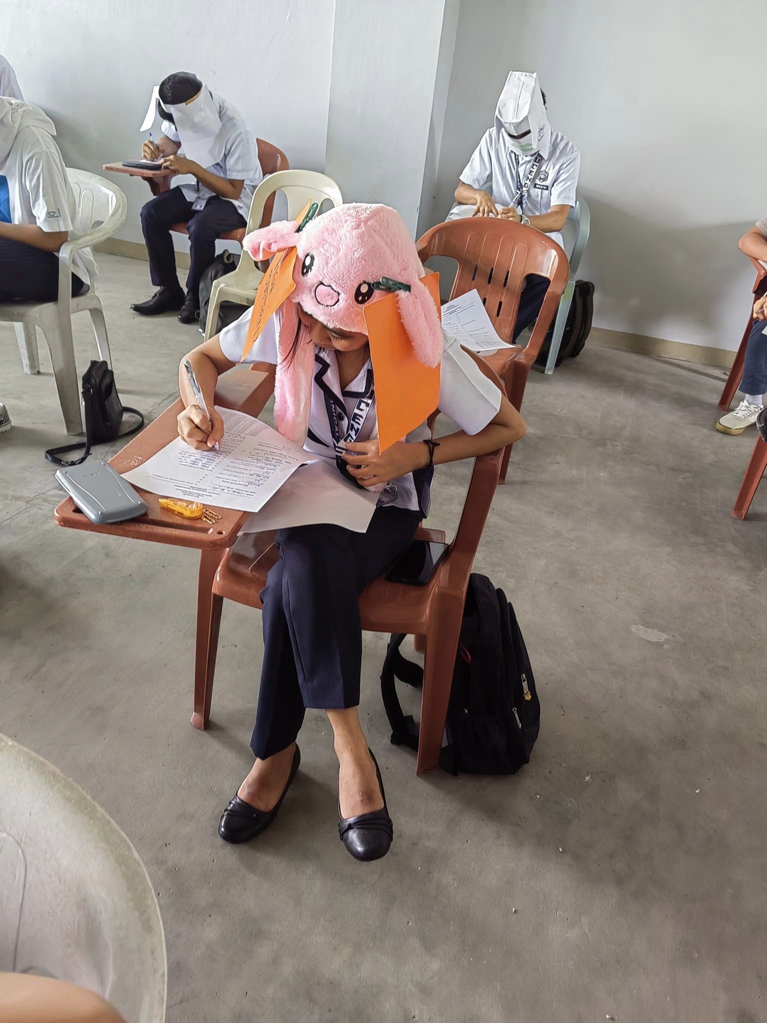 หมวกกันลอกข้อสอบ