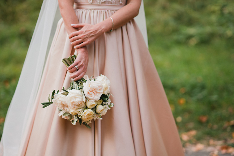 ชุดแต่งงานสีสัน