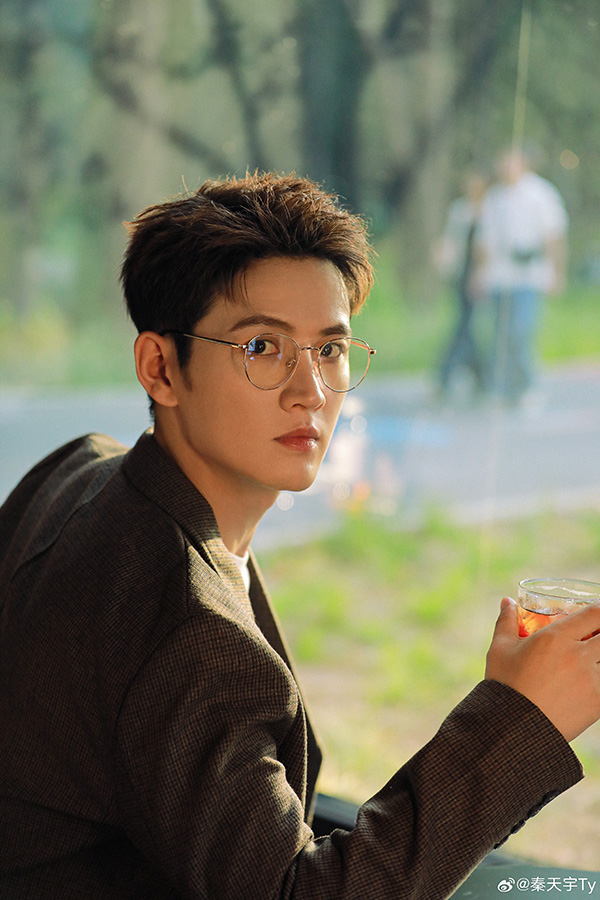 ฉินเทียนอวี่ ประวัติ