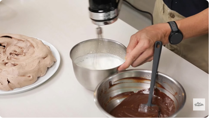 ครันชี่ช็อกโกแลตพัฟโลวา เค้กช็อกโกแลต สูตรขนม