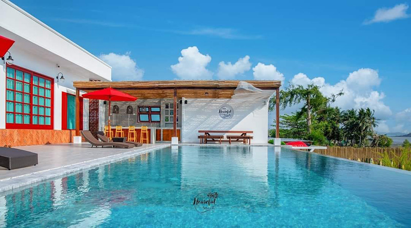 The Houseful On The Beach ที่พักหาดแหลมสิงห์ 