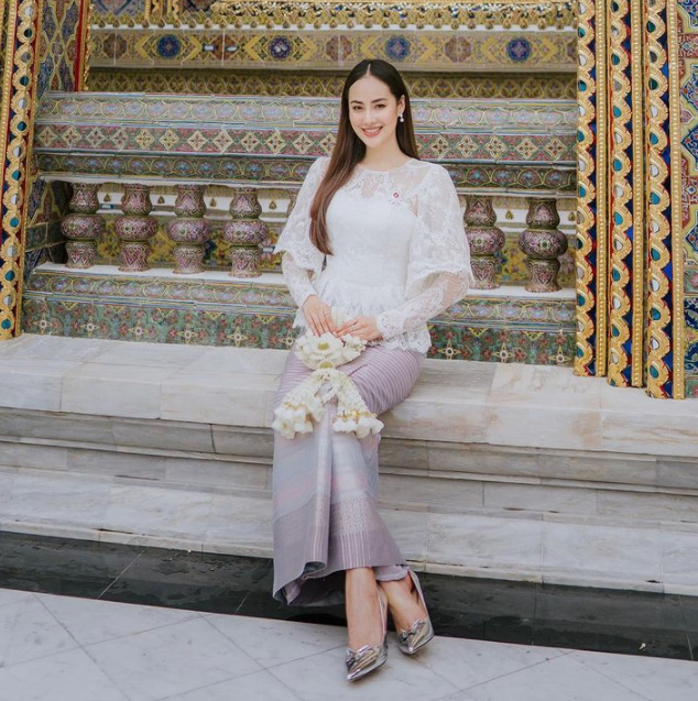 ดาราใส่ชุดไทย