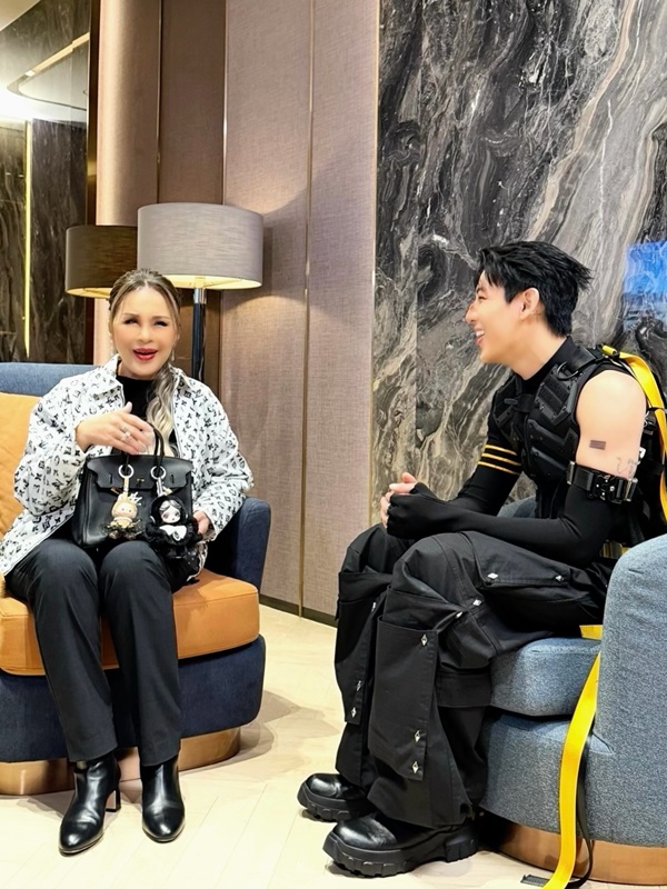 ทูลกระหม่อมฯ ทรงโพสต์พระรูปคู่ แบมแบม GOT7 