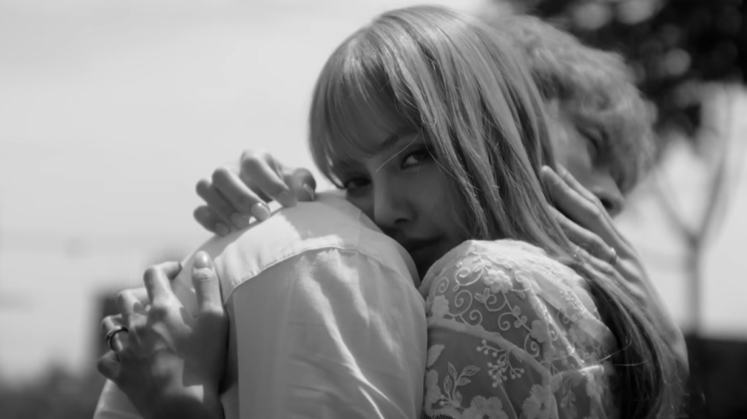 เคนทาโร ซากางุจิ พระเอก MV คนล่าสุดของลิซ่า 