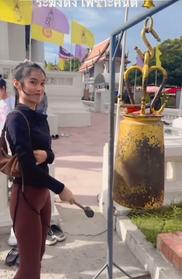 ชุด เก๋ไก๋ สไลเดอร์ เข้าวัด