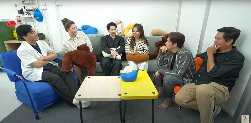 ตีท้ายครัวบุกออฟฟิศคู่หูอินฟลูฯ มอส-มาย