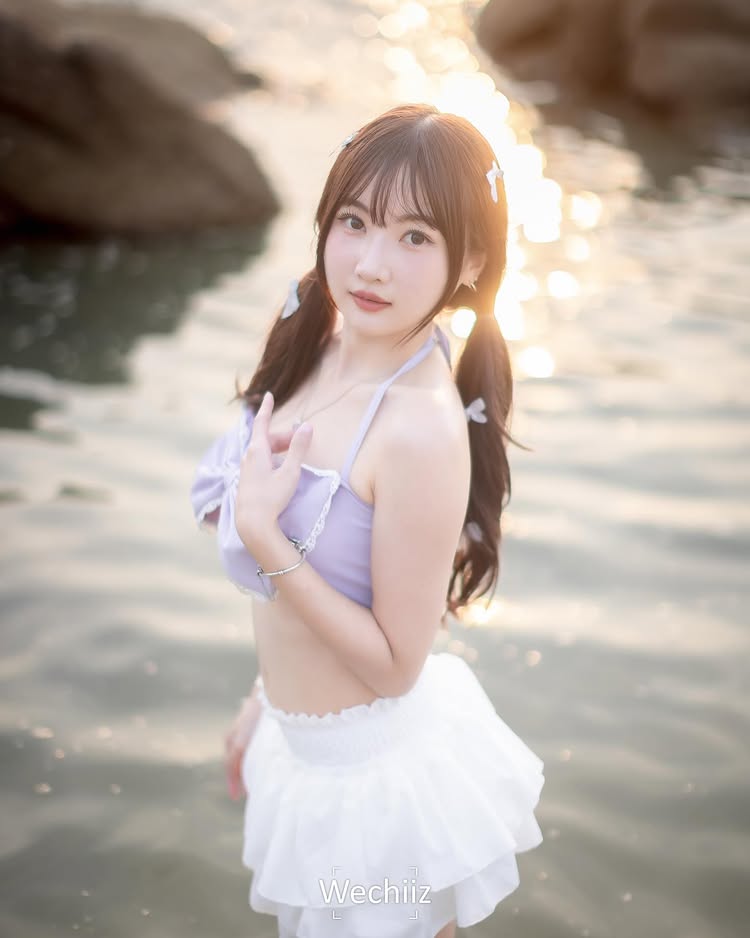 ไข่มุก วรัทยา หรือ ไข่มุก BNK48 จัดลุคสดใสซาบซ่า นุ่งสั้น แชะภาพริมหาด