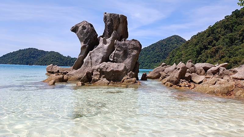 หินแม่ไก่