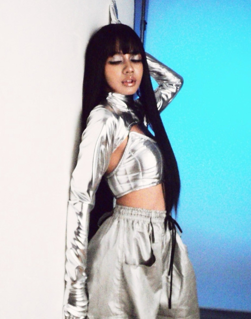 น้องยี่หวา แม่ค้าไก่ทอด